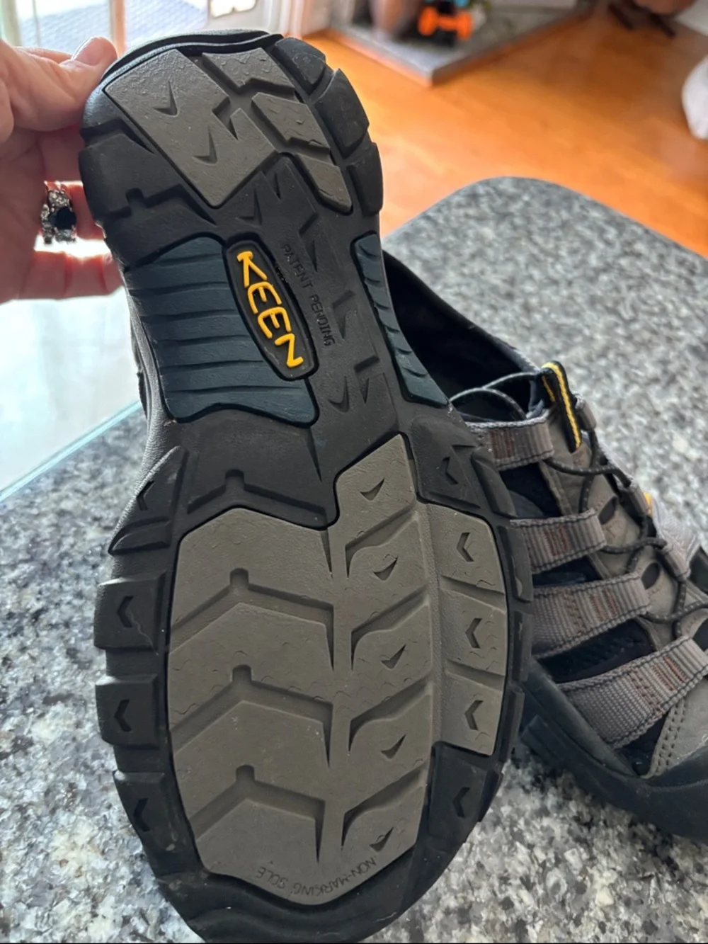 Keen Newport H2 Grey and Black Outdoor Closed-Toe Sandals 10.5 - Picture 7 of 7